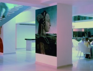 Saatchi with paintings 281×363